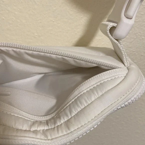 Lululemon White Wunder Puff 1L Fanny Pack Belt Bag Adjustable Strap - Picture 8 of 9